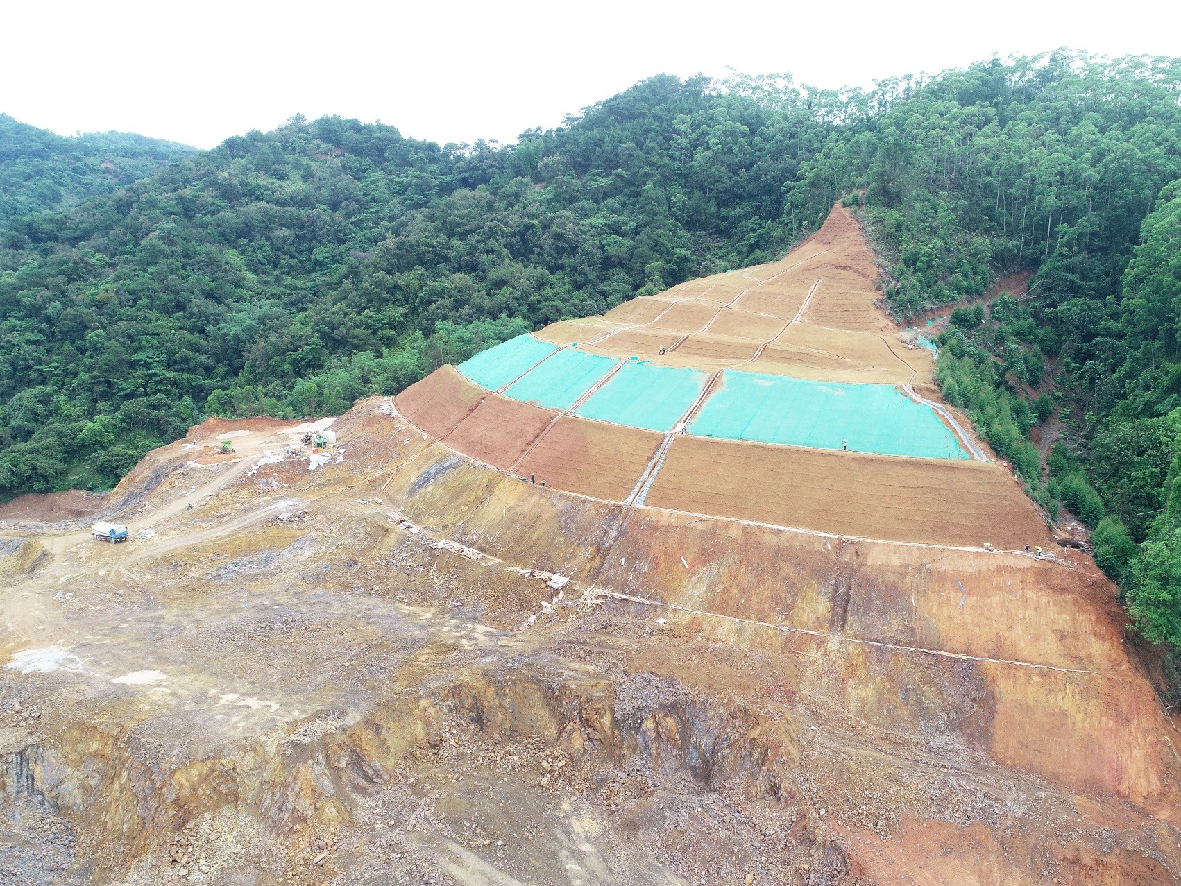 高旺片区城乡联通工程取土场强风化岩石挖方边坡